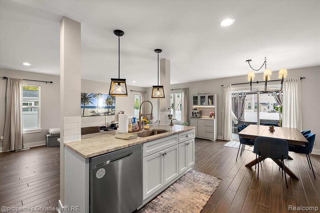 581 S Winding Drive, Waterford, MI 48328 — Photo 9