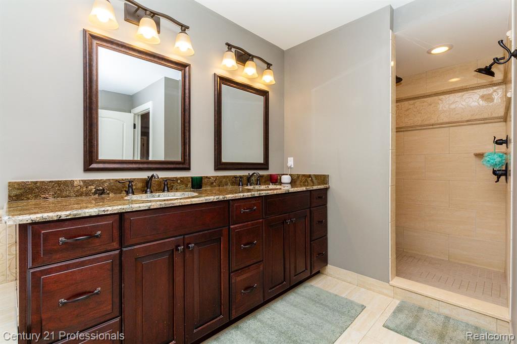 54152 Deer Ridge Court, Rochester, MI 48307 — Photo 33