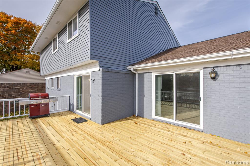 4851 Shoreline Boulevard, Waterford, MI 48329 — Photo 35