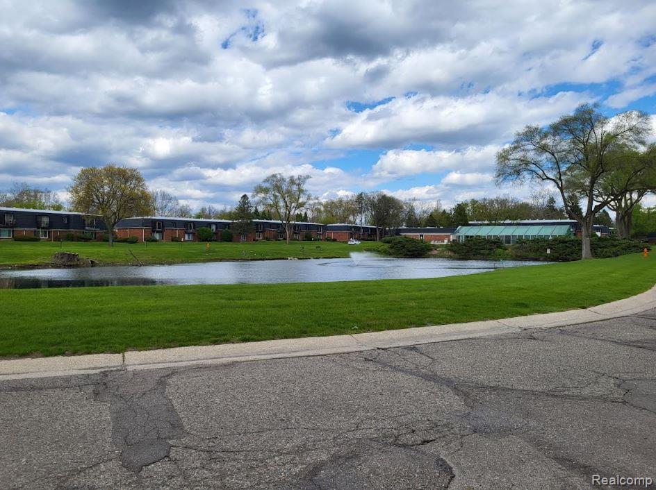 1844 Colonial Village Way, 3, Waterford, MI 48328 — Photo 4