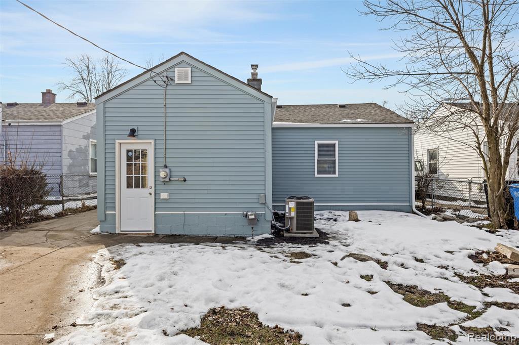 623 E Brockton Avenue, Madison Heights, MI 48071 — Photo 14