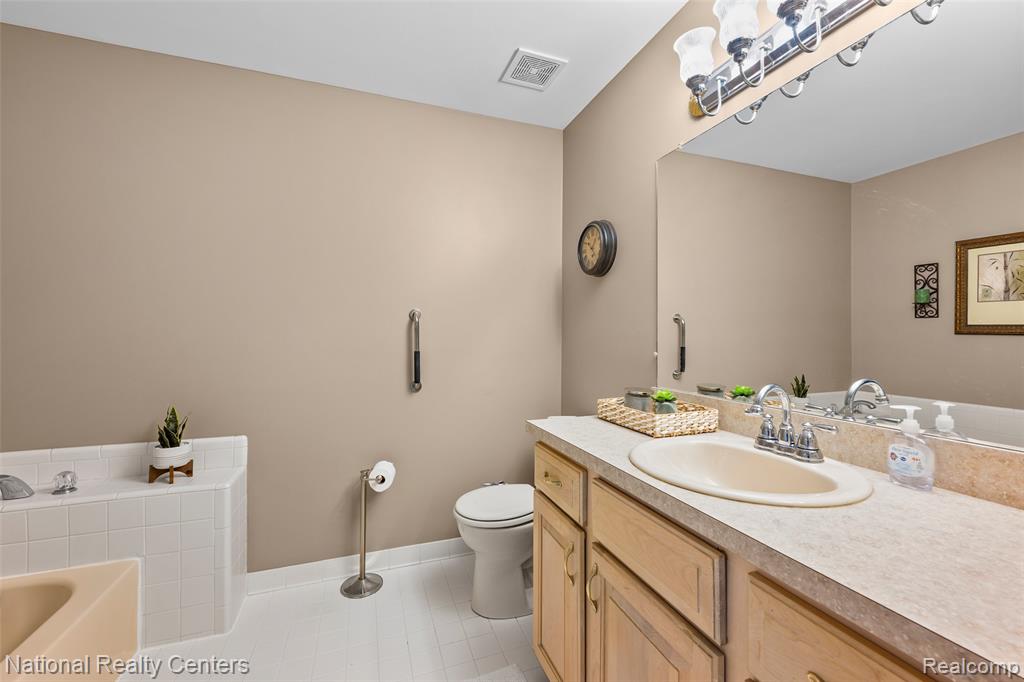 59321 Royal Oak Court, Washington, MI — Photo 20
