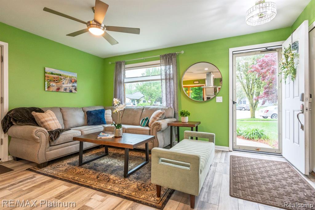 638 GLENWYTH Road, Brighton, MI 48116 — Photo 4