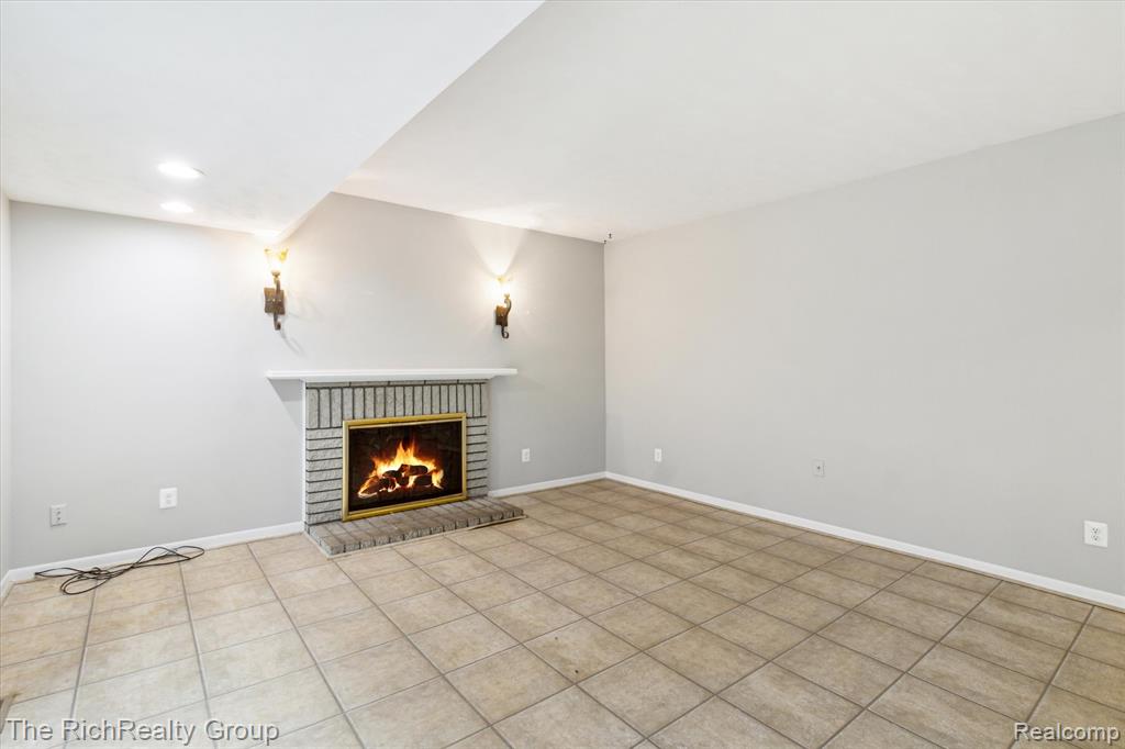 43101 LANCELOT Drive, Canton, MI 48188 — Photo 21