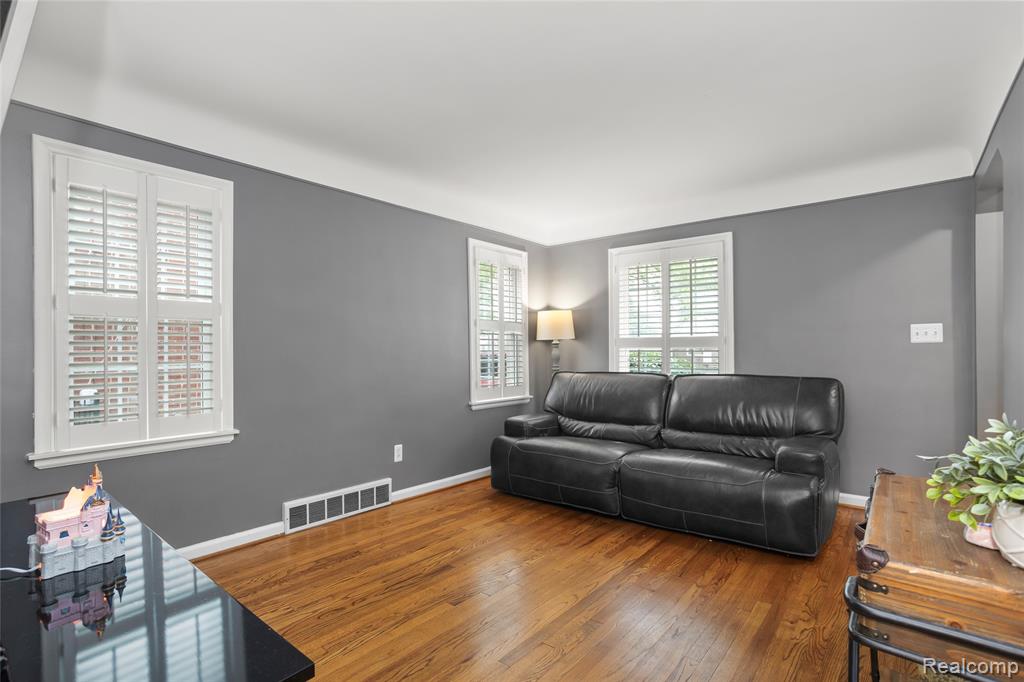 621 Kingsbury Avenue, Dearborn, MI 48128 — Photo 5