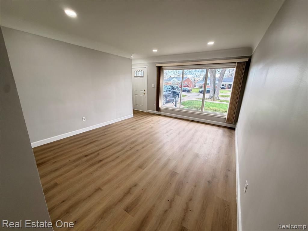 6582 Sterling Court, Garden City, MI — Photo 3
