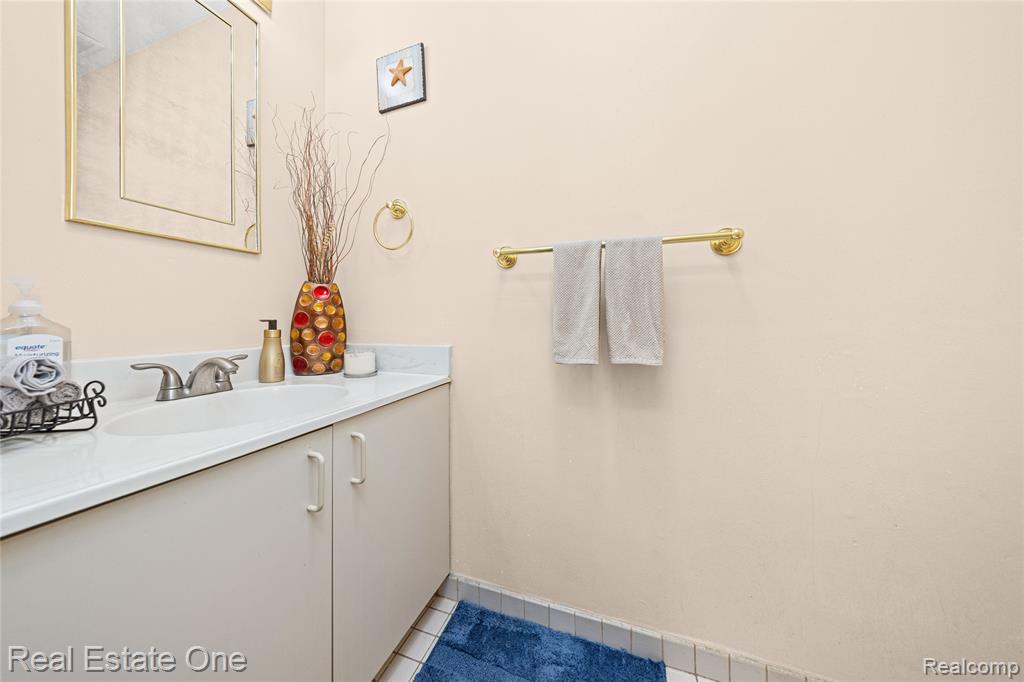 5226 Brett Court, West Bloomfield, MI — Photo 27