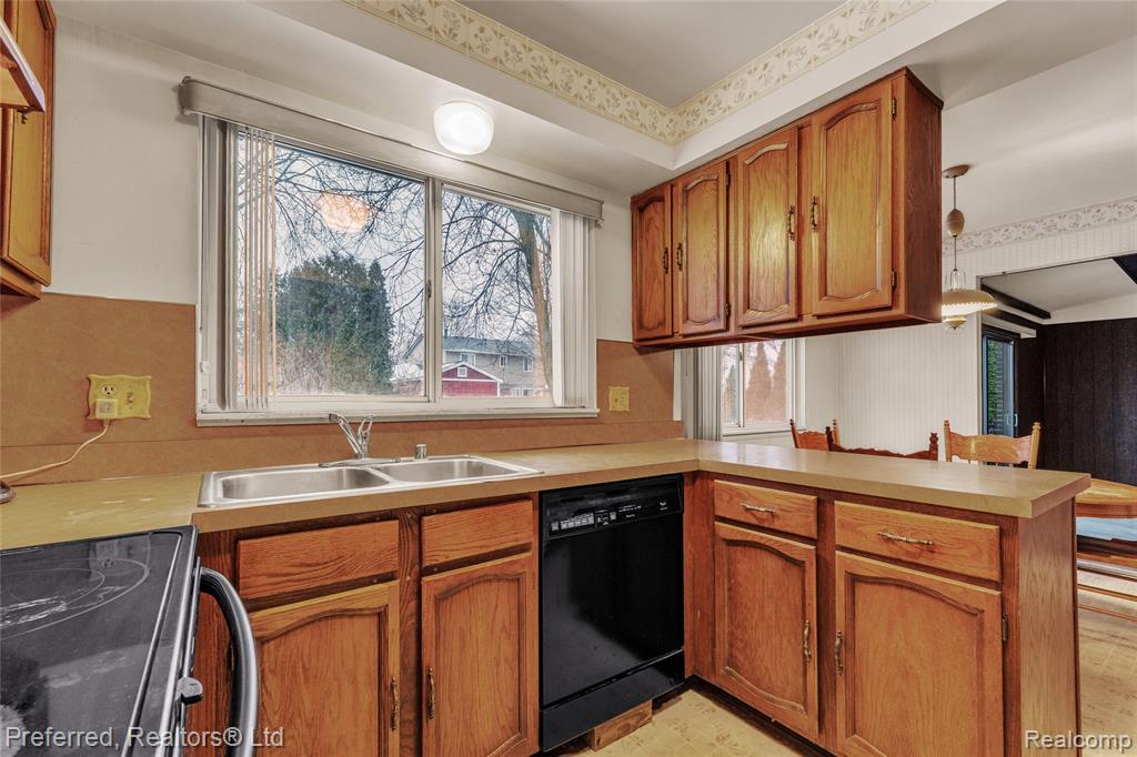 46323 Gainsborough Drive, Canton, MI 48187 — Photo 18