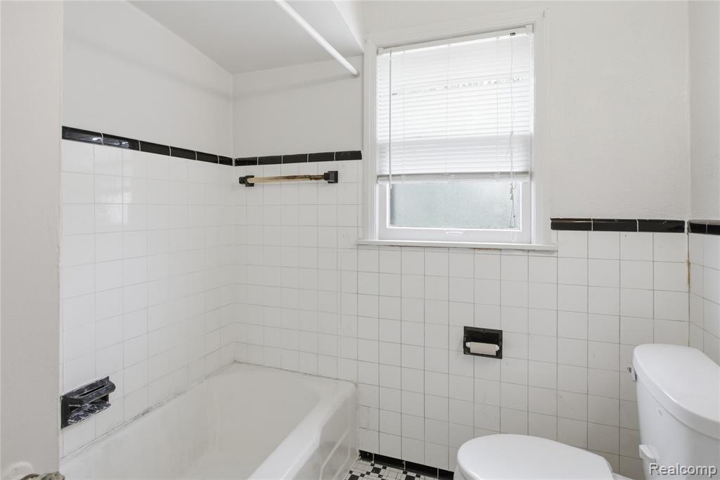 26316 Powers Avenue, Dearborn Heights, MI 48125 — Photo 20