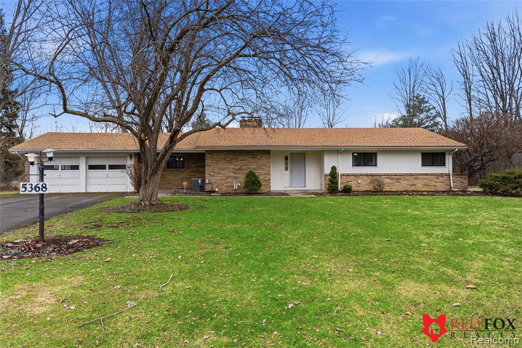 5368 Oaktree Court, Flint, MI 48532 — front exterior