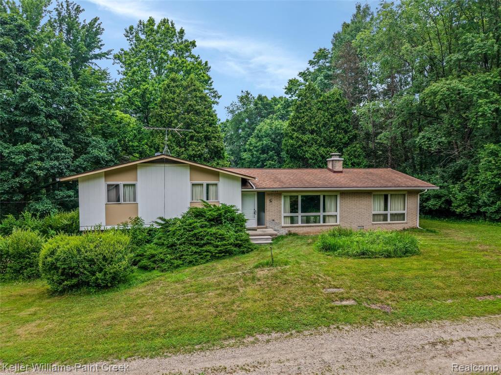 4464 Foxwood Drive, Milford, MI 48380 — Photo 2