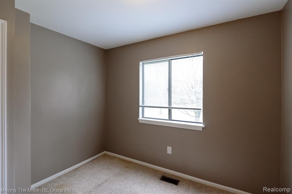 21775 Clemmons Court, Belleville, MI 48111 — Photo 18