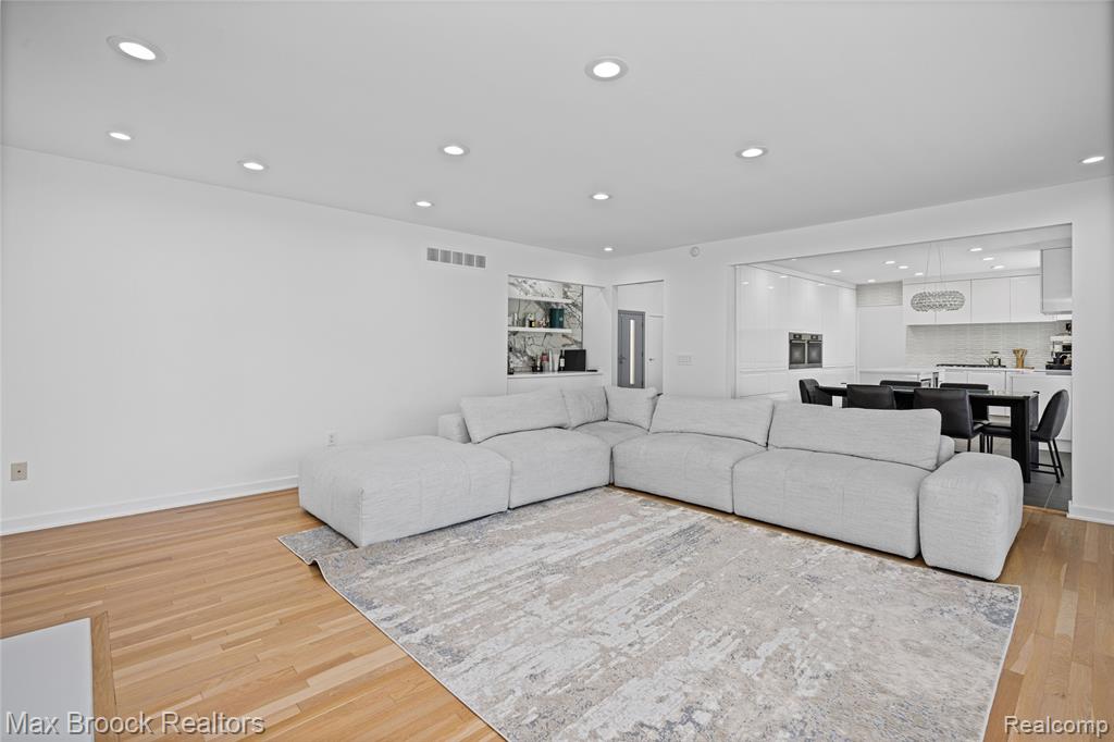 7102 Alta Vista Drive, West Bloomfield, MI — Photo 27