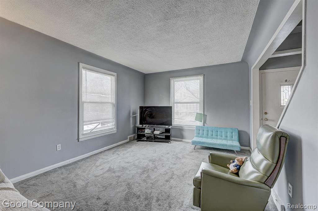 518 E Maxlow Avenue, Hazel Park, MI 48030 — Photo 5