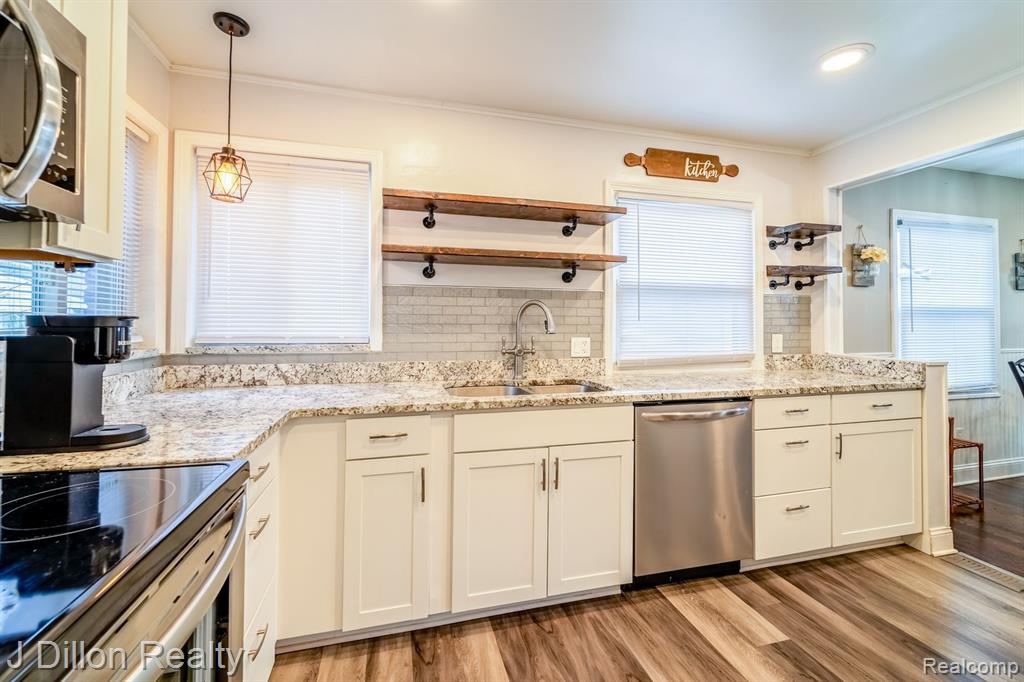 9371 MERRIMAN Road, Livonia, MI 48150 — Photo 30