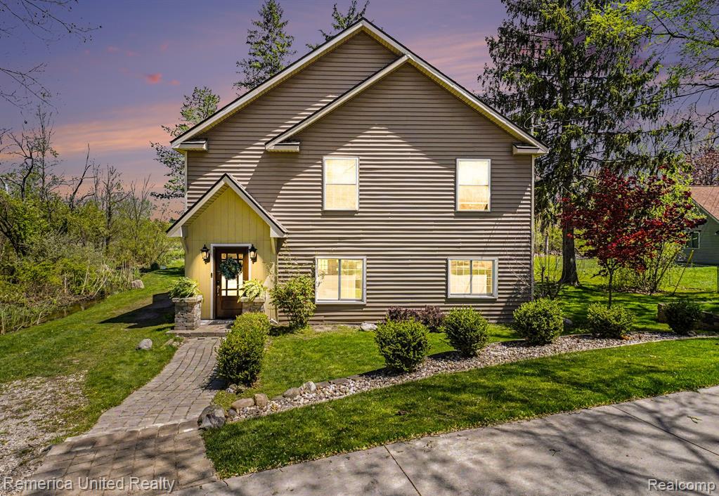 1736 Shoreline Drive, Hartland, MI 48353 — Photo 2