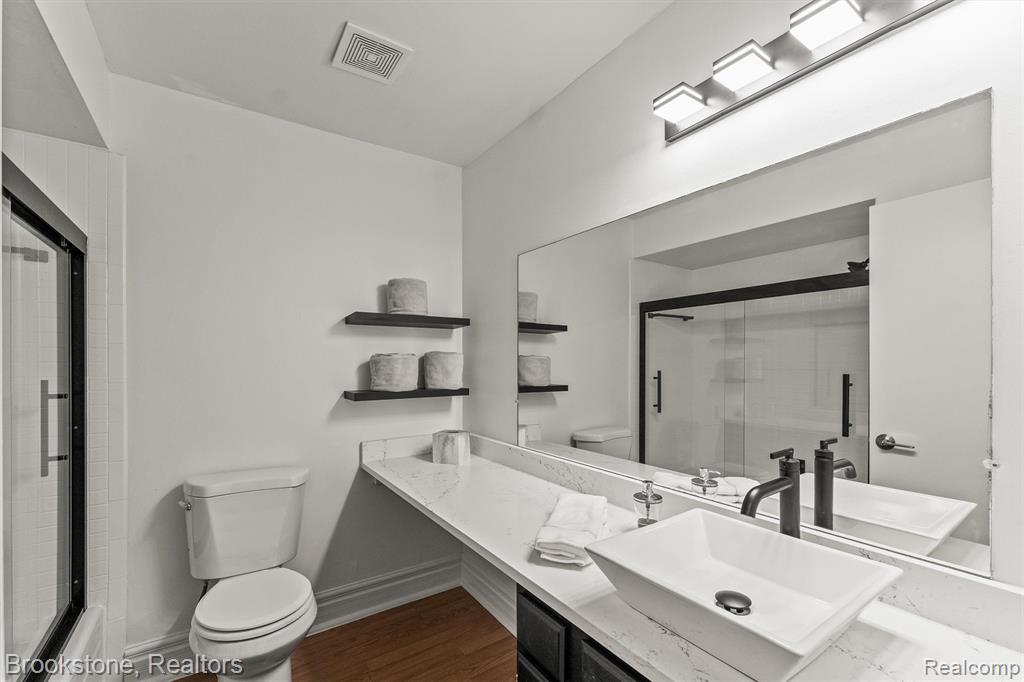 670 E Fox Hills Drive, Bloomfield Hills, MI 48304 — Photo 17