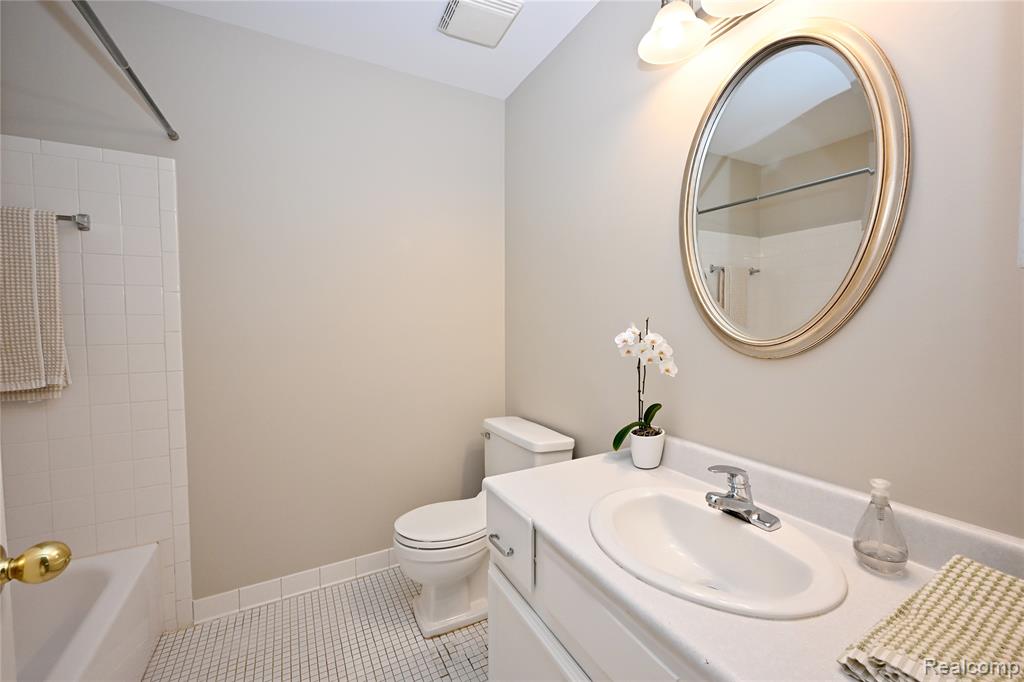 5370 Breeze Hill Place, Troy, MI 48098 — Photo 15