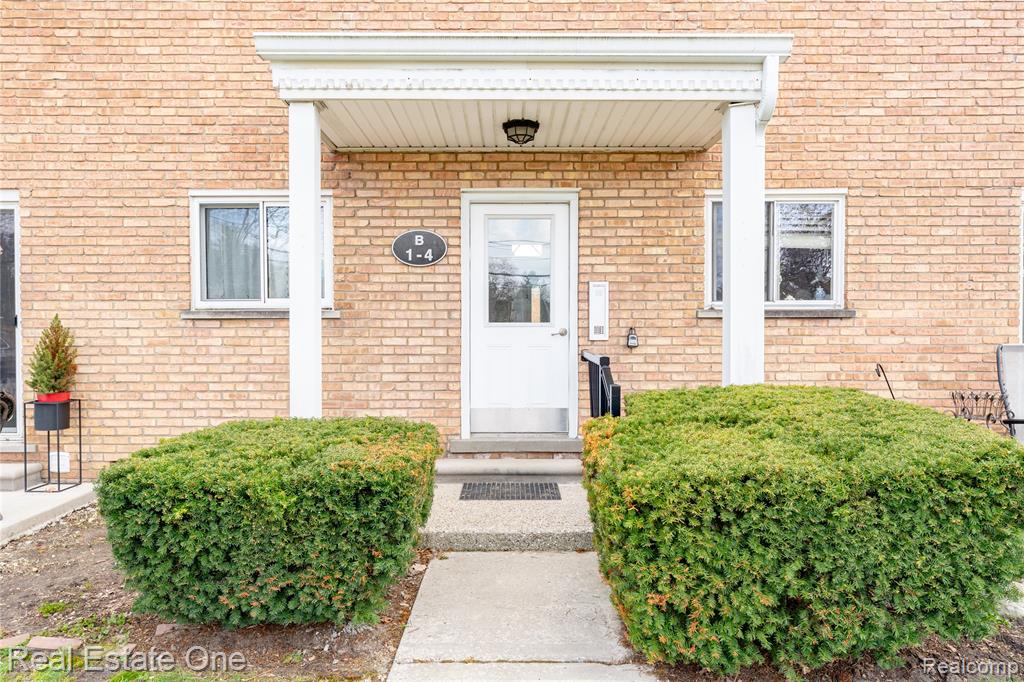 801 W Long Lake Road, 4, Bloomfield Hills, MI 48302 — Photo 2