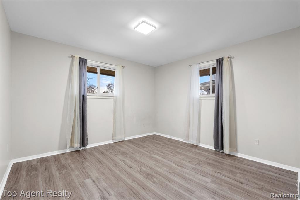 9001 Shannon Drive, Sterling Heights, MI 48314 — Photo 14