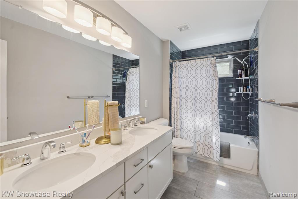4067 Cameron Court, Wixom, MI 48381 — Photo 29