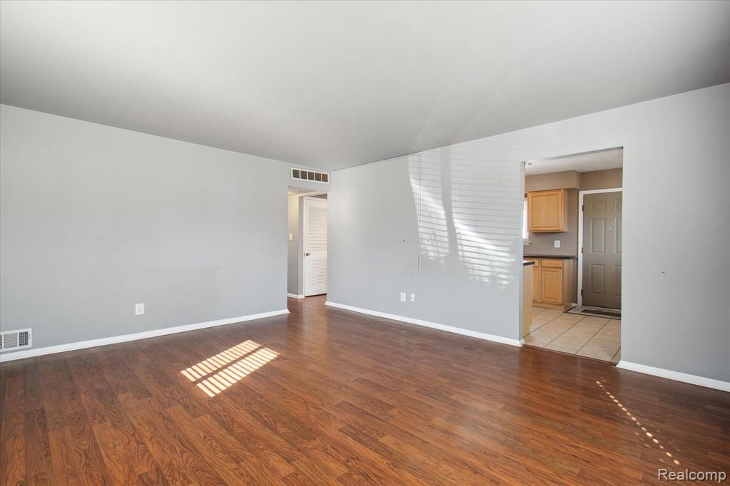 6491 N WAVERLY Street, Dearborn Heights, MI 48127 — Photo 10
