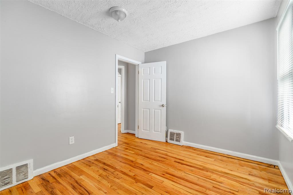 9256 Auburn Street, Detroit, MI 48228 — Photo 14