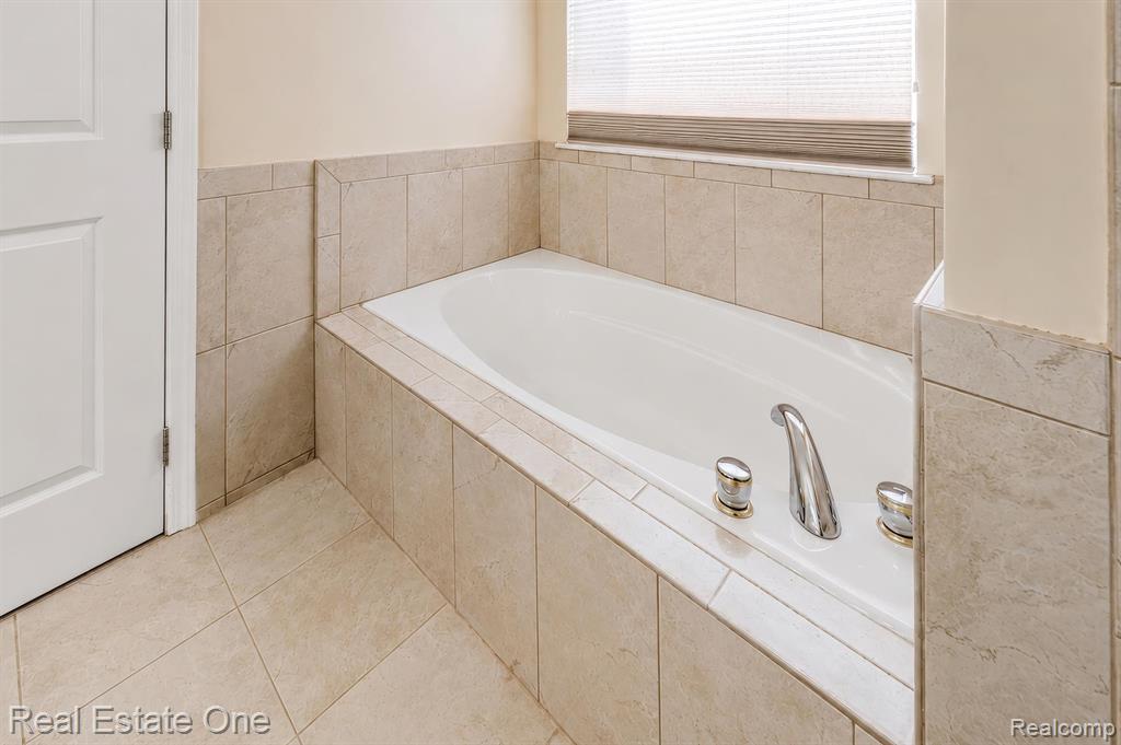 3622 Camden Court, Auburn Hills, MI 48326 — Photo 26