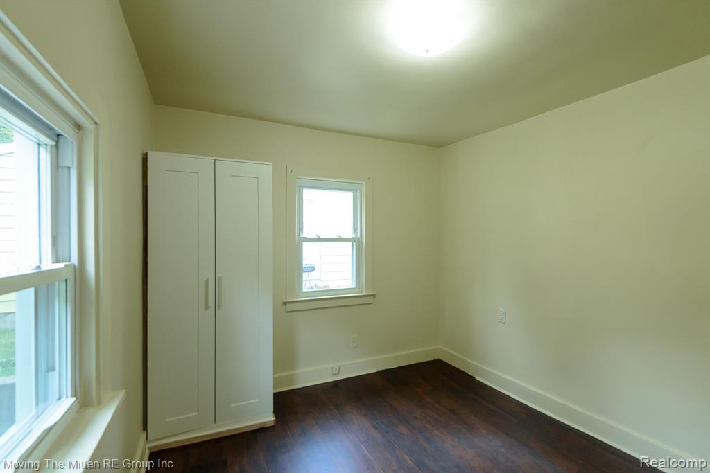 560 GREENLAWN Street, Ypsilanti, MI 48198 — Photo 19
