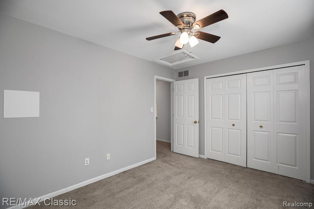 916 VILLAGE Way, South Lyon, MI 48178 — Photo 25