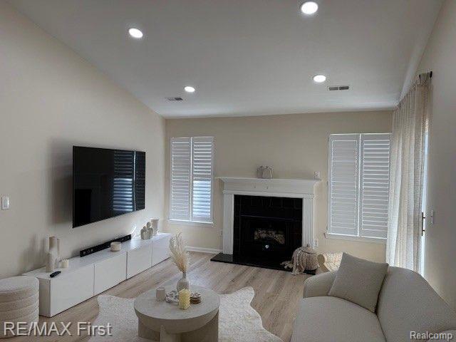 43195 WOODBRIDGE Drive, Clinton Twp, MI 48038 — Photo 8