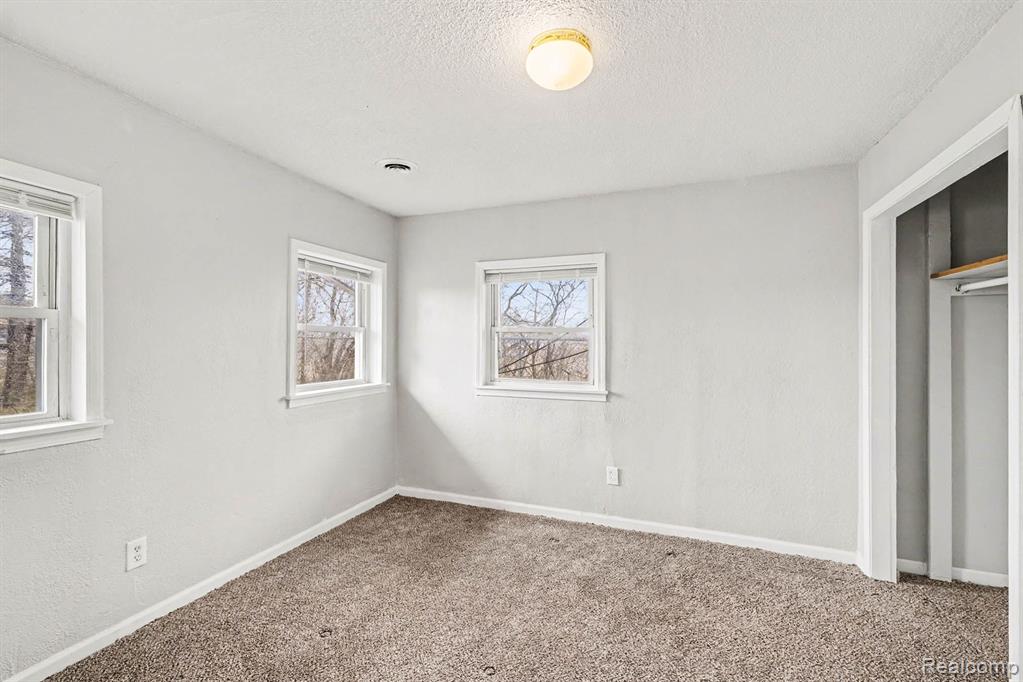 4267 Torrey Road, Flint, MI 48507 — Photo 8