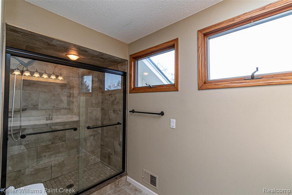 5700 Point Of The Woods Drive, West Bloomfield, MI 48324 — Photo 56