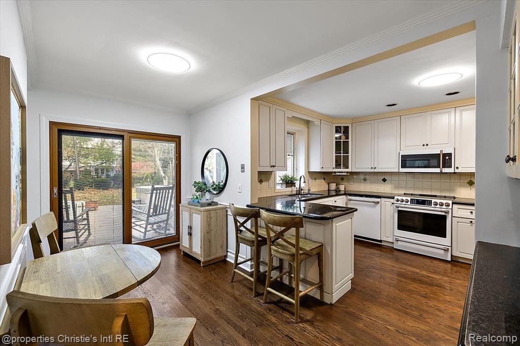 718 Berkshire Road, Grosse Pointe Park, MI 48230 — Photo 10