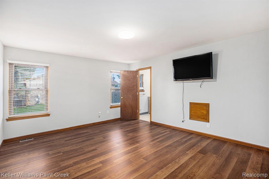 5055 Scarsdale Drive, Sterling Heights, MI 48310 — Photo 14