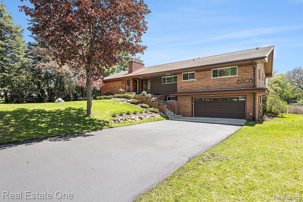 6305 N SHORE Court, West Bloomfield, MI 48324 — Photo 24