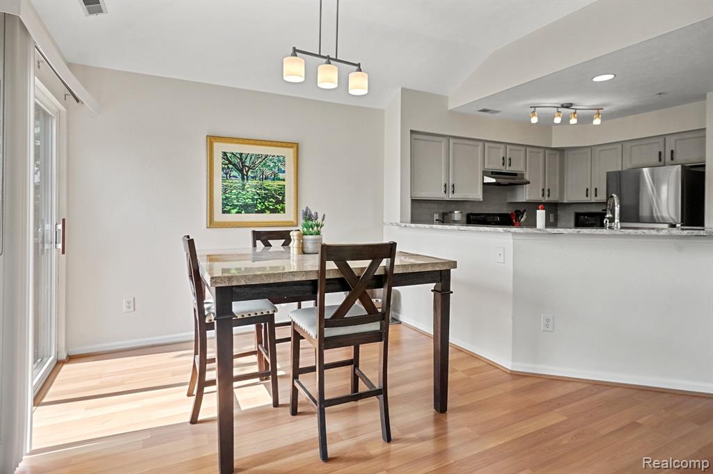 1637 Coburn Drive, Ann Arbor, MI 48108 — Photo 6