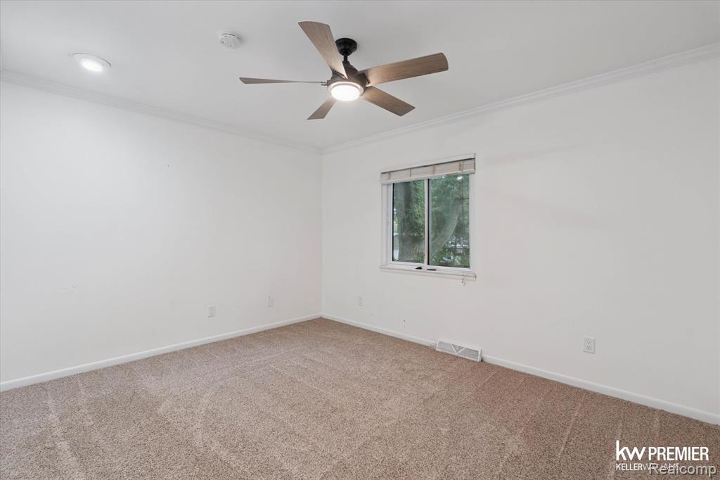 4810 Hobson Avenue, Waterford, MI 48328 — Photo 10