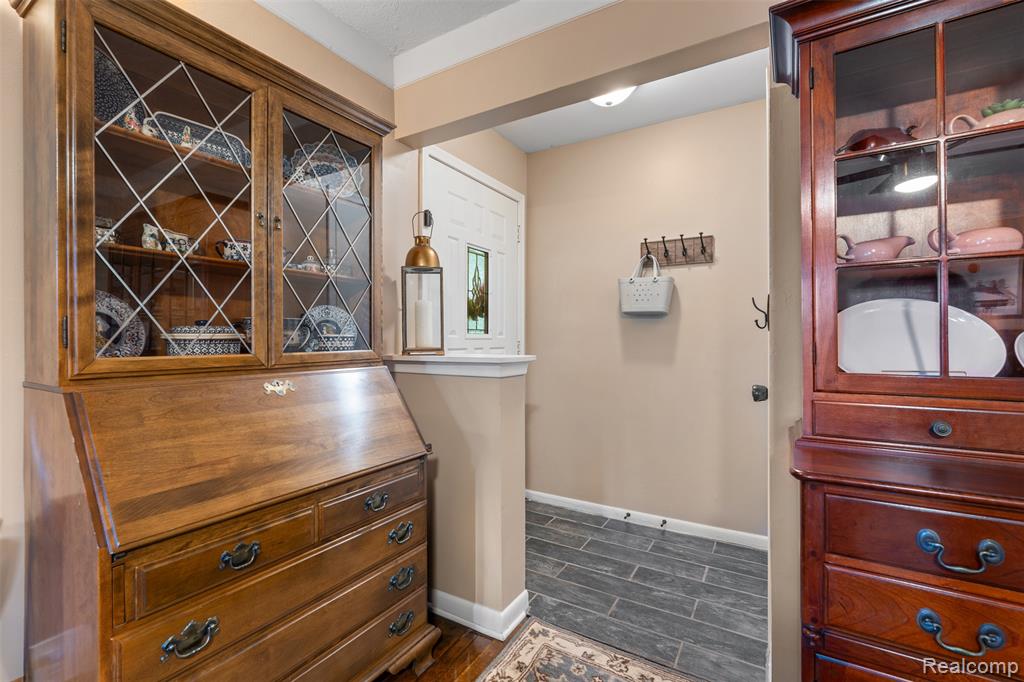 920 Elira Road, Waterford, MI 48328 — Photo 4