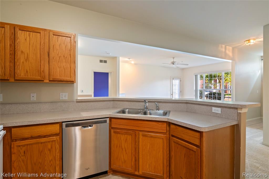 29532 Nottingham Court, Livonia, MI 48152 — Photo 18