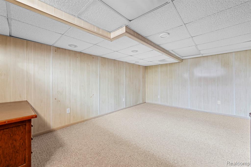 20085 Wedgewood Drive, Grosse Pointe Woods, MI 48236 — Photo 34