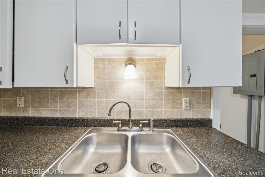 95 N WASHINGTON Street, Oxford, MI 48371 — Photo 18