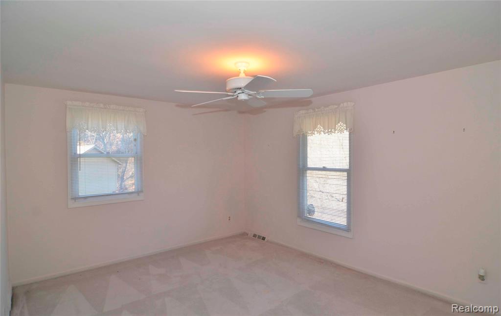 8152 Fairfield Circle, Springfield, MI — Photo 22