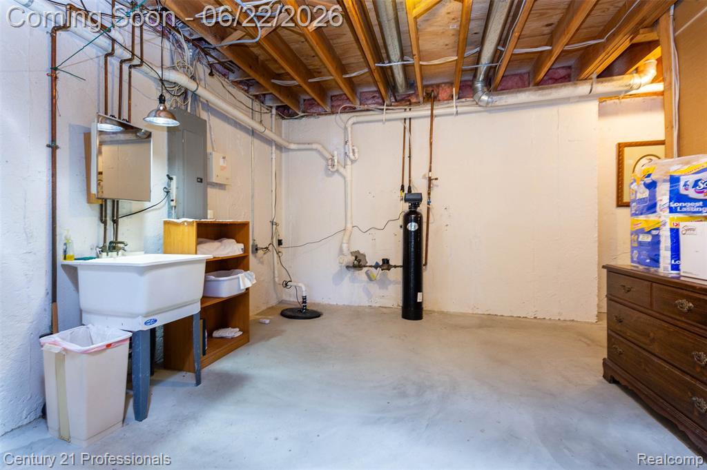 8225 Brookstone Lane, Clawson, MI 48348 — Photo 43