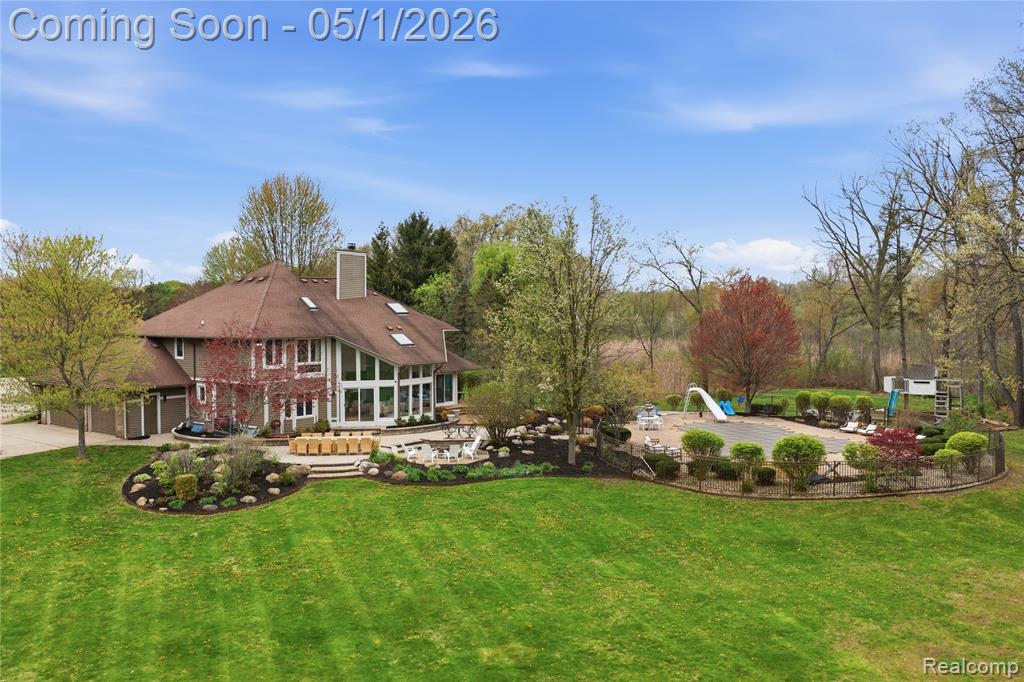 7527 Koby Court, White Lake, MI 48383 — Photo 2