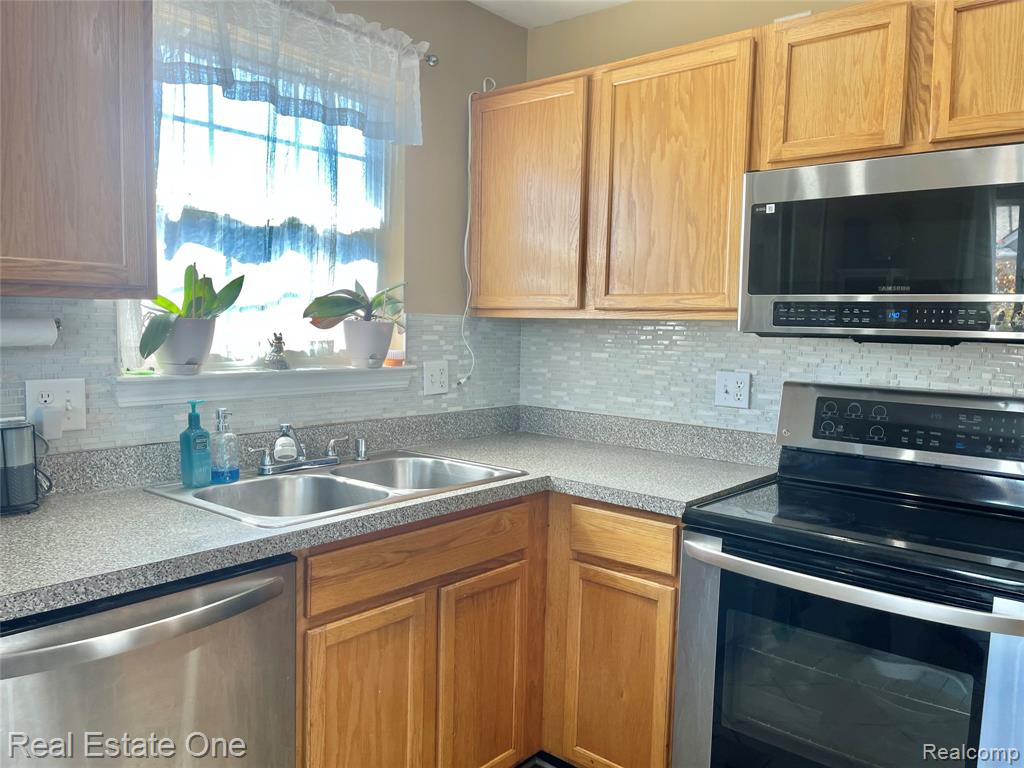 43267 Woodbridge Drive, Clinton Twp, MI 48038 — Photo 12