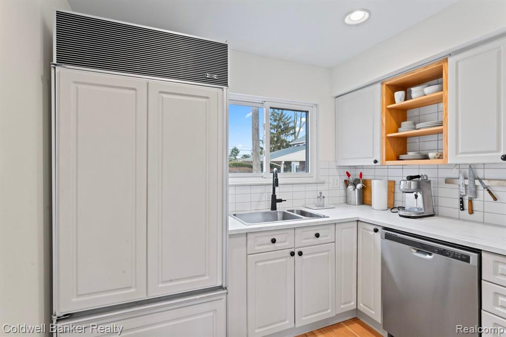 817 E Kirts Boulevard, Troy, MI 48084 — Photo 10