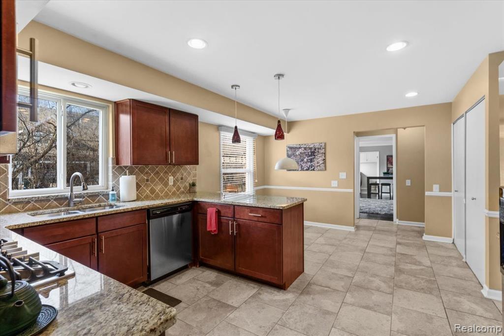31065 Old Stage Road, Beverly Hills, MI 48025 — Photo 12