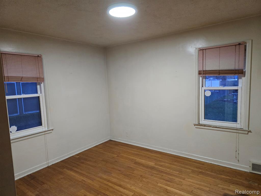 803 Commonwealth Avenue, Flint, MI 48503 — Photo 12