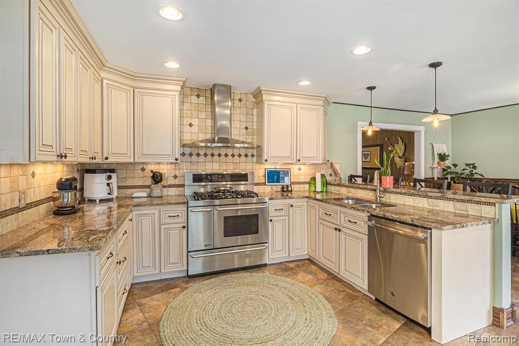 813 Birchwood Drive, Flushing, MI 48433 — Photo 13